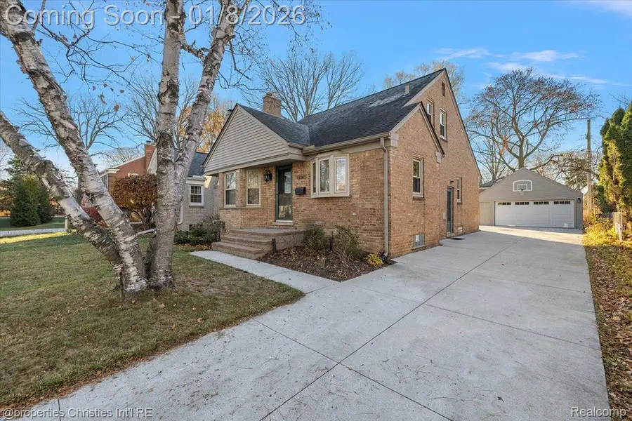 13365 Winchester Avenue, Huntington Woods, MI 48070 - Image #2