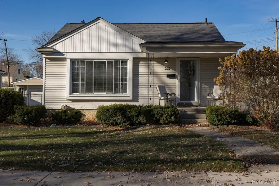 232 S Manitou Avenue, Clawson, MI 48017 - Image #2