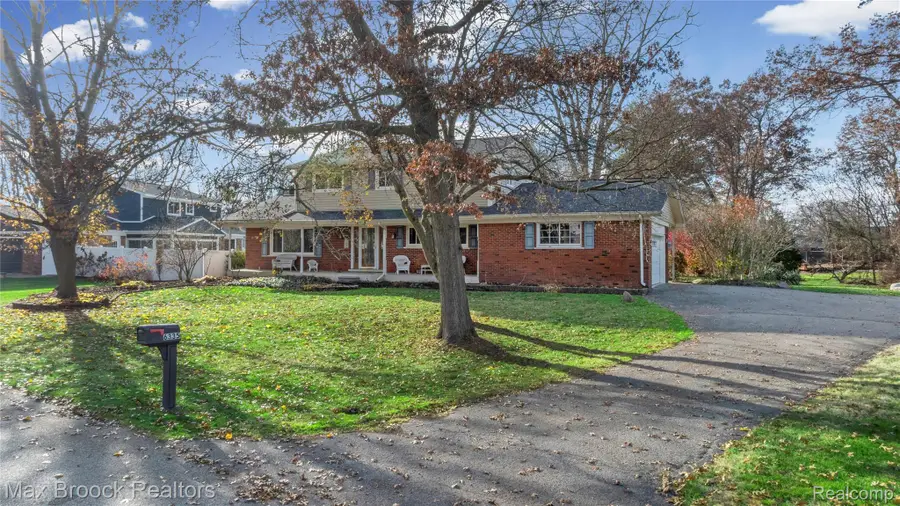 6335 Thorneycroft Drive, Shelby Charter Township, MI 48316 - Image #2