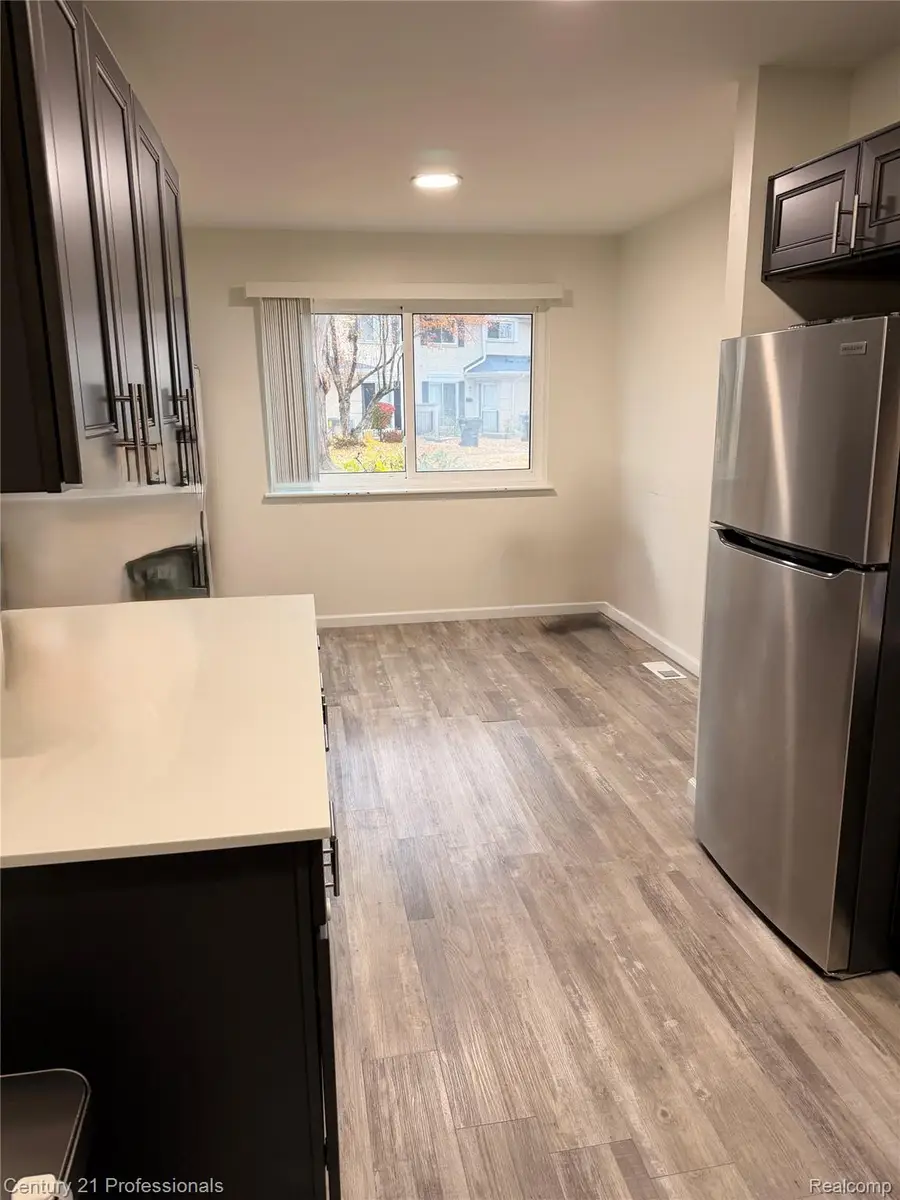 8526 Hampshire Drive, Sterling Heights, MI 48313 - Image #3