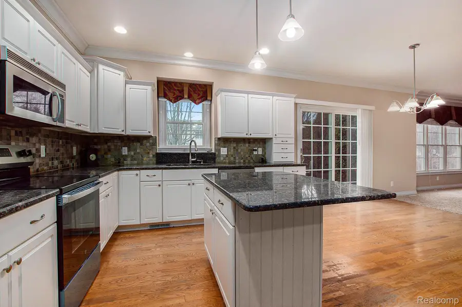 3839 Wild Pine Drive, Saginaw, MI 48603 - Image #2