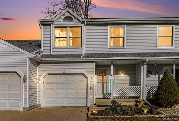 206 Meadow Pointe Drive, Fenton, MI 48430