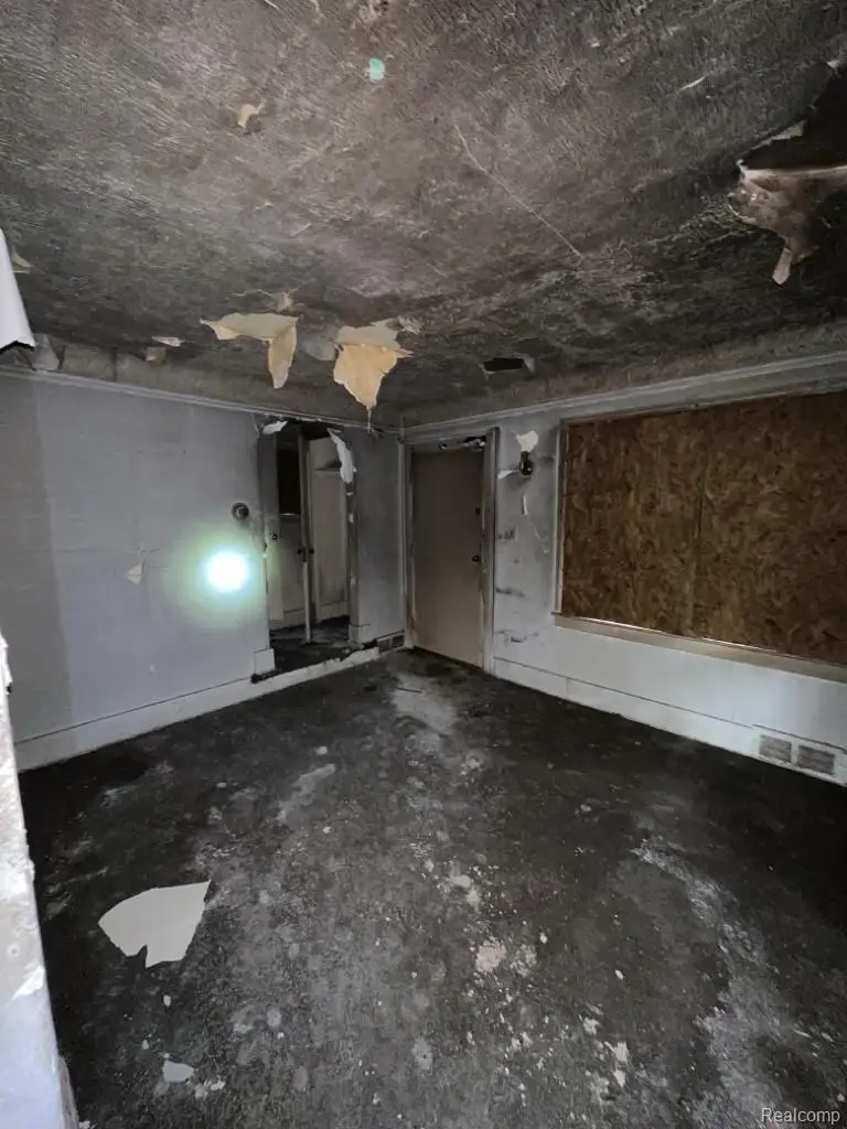 15384 Lesure Street, Detroit, MI 48227 - Image #2