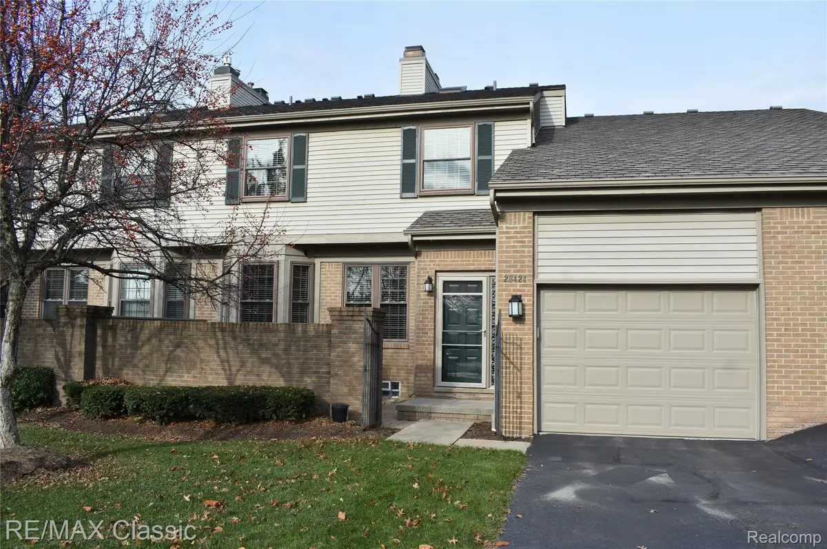 29424 Regents Pointe #62, Farmington Hills, MI 48331 - Image #1