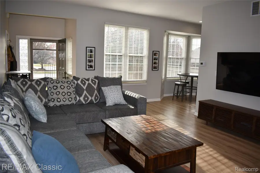 29424 Regents Pointe #62, Farmington Hills, MI 48331 - Image #3