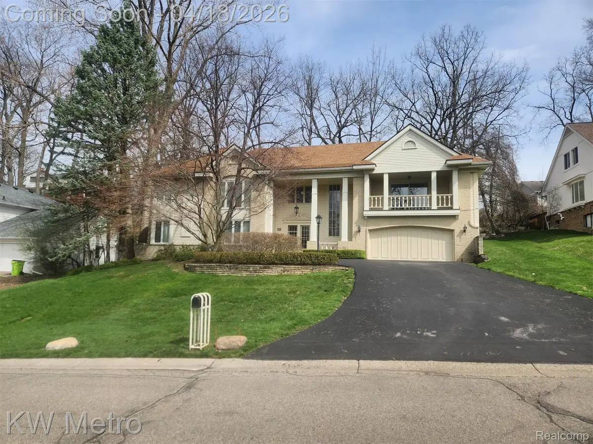 3086 Bloomfield Park Drive, West Bloomfield, MI 48323 - #1