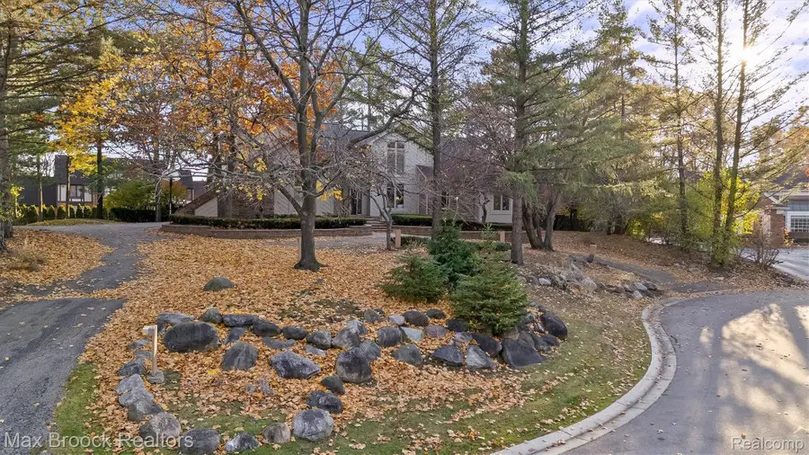 363 Sycamore Court, Bloomfield, MI 48302 - Image #3