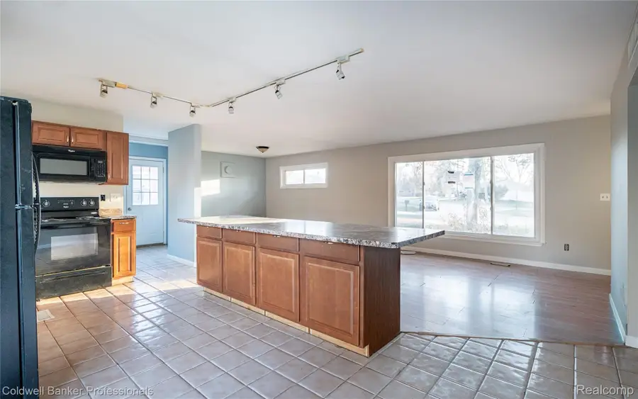 1401 Shaw Street, Walled Lake, MI 48390 - Image #2