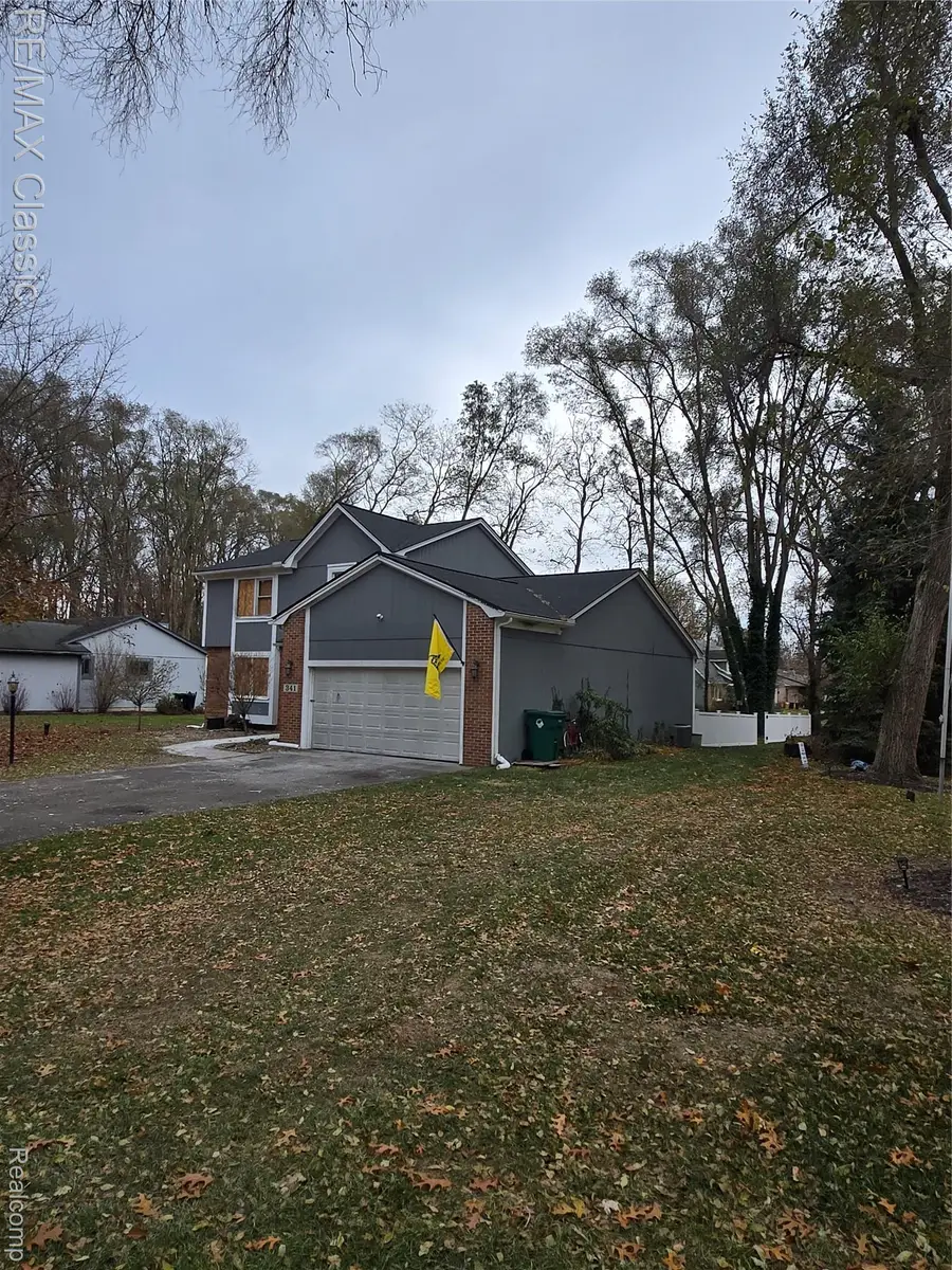 341 Elkin Court, Commerce Township, MI 48382 - Image #2