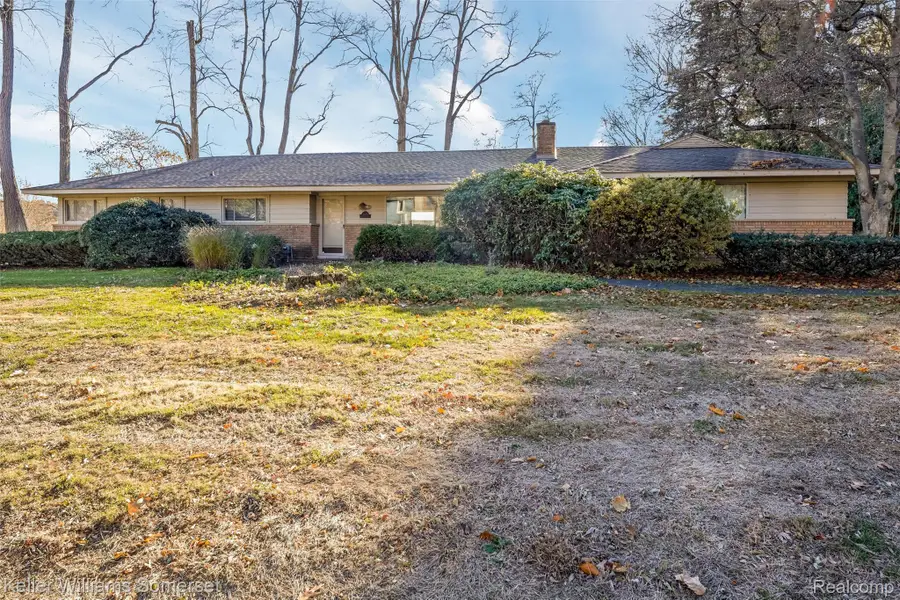 2129 Long Lake Shore Drive, West Bloomfield, MI 48323 - Image #2