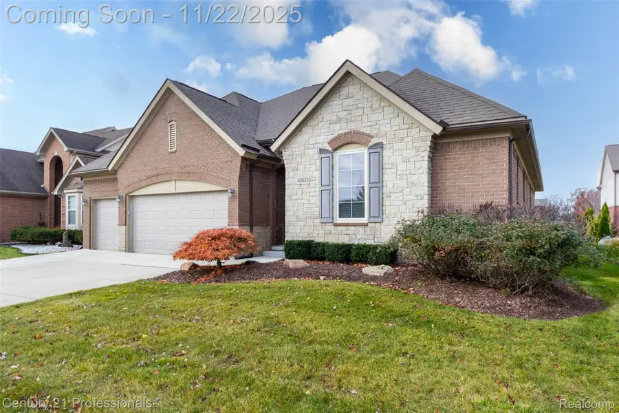 43835 Pheasant Lane, Clinton Charter Township, MI 48038 - Image #2