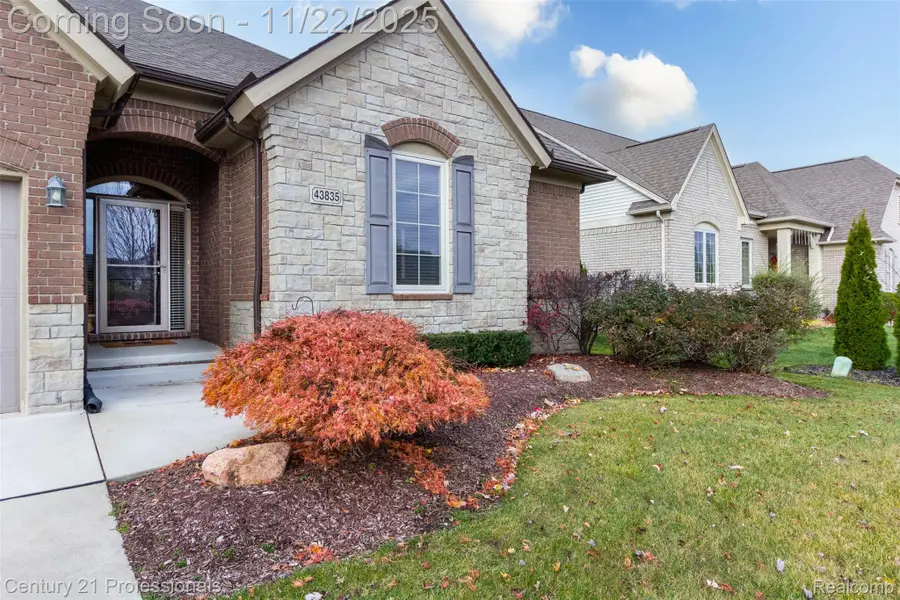 43835 Pheasant Lane, Clinton Charter Township, MI 48038 - Image #3