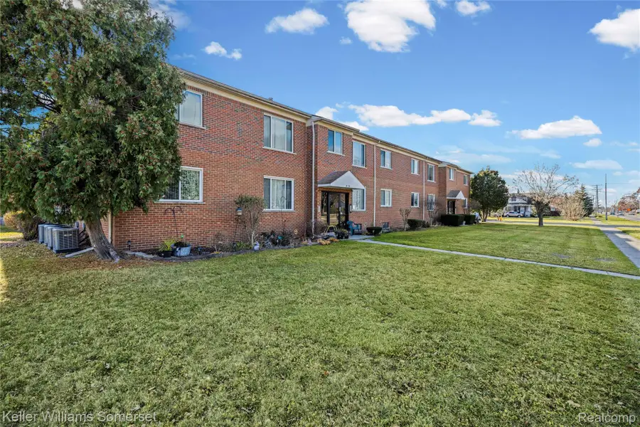 18574 Masonic #7, Fraser, MI 48026 - Image #3