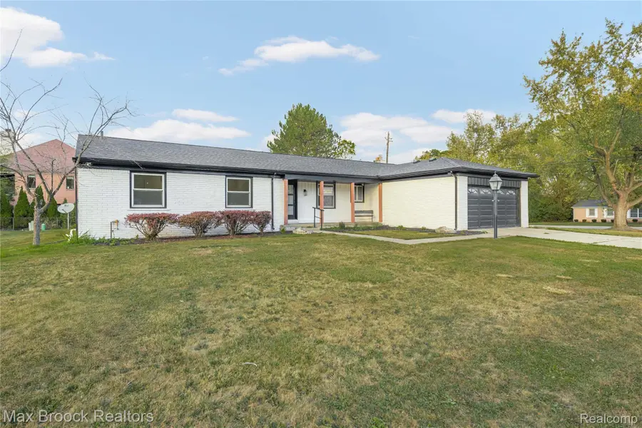 4800 Faircourt Drive, West Bloomfield, MI 48322 - Image #2