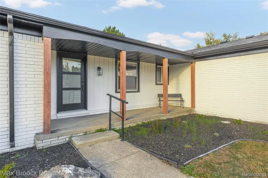 4800 Faircourt Drive, West Bloomfield, MI 48322 - Image #3