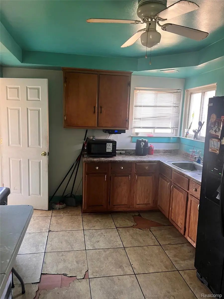 9075 W Parkway Street, Detroit, MI 48239 - Image #2