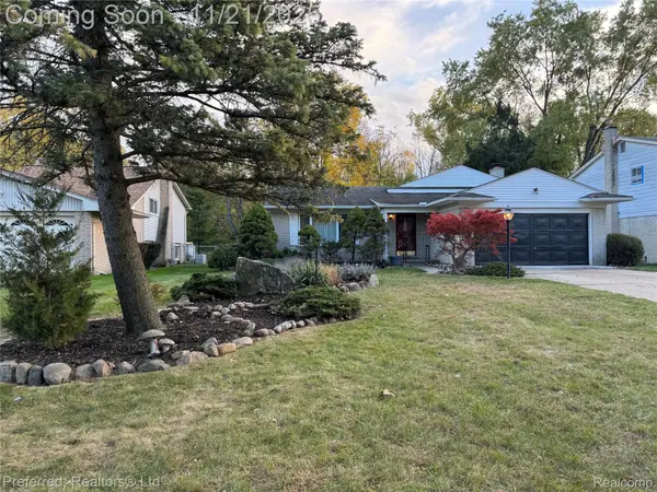 23630 Edinburgh Street, Southfield, MI 48033