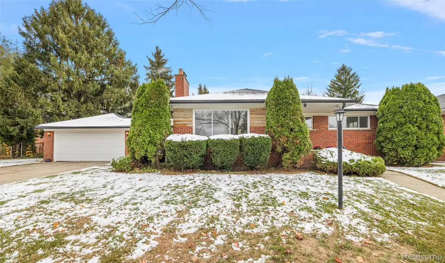 17766 Veronica Avenue, Eastpointe, MI 48021 - Image #2