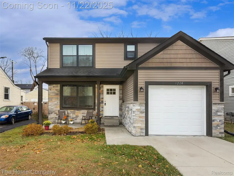 1226 E Bernhard Avenue, Hazel Park, MI 48030 - Image #3