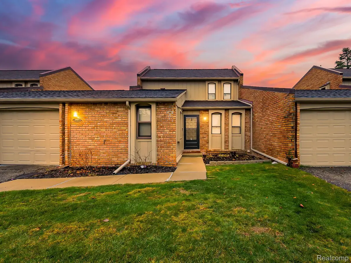 2957 Moon Lake Dr Drive, West Bloomfield, MI 48323 - #1