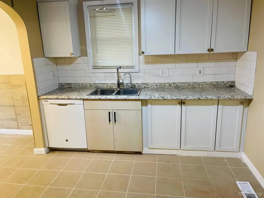 7393 Vaughan Street, Detroit, MI 48228 - Image #2