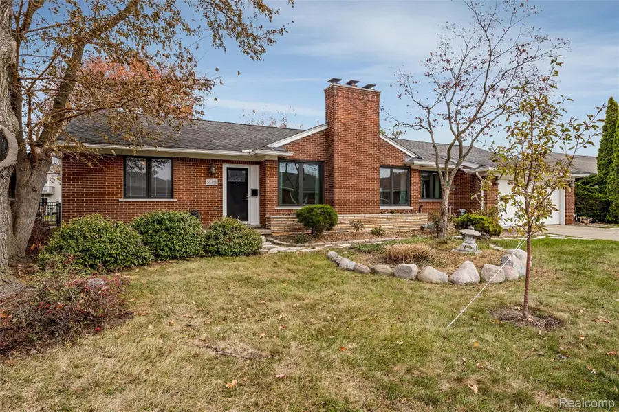 22429 Lakecrest Street, Saint Clair Shores, MI 48081 - Image #2