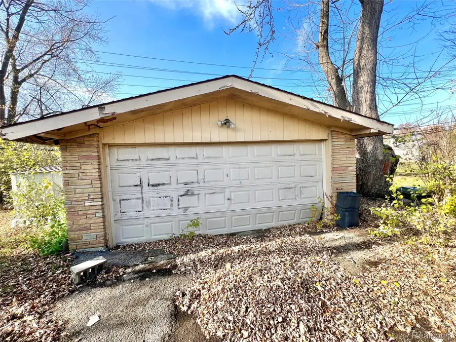 29201 Southgate Drive, Southfield, MI 48076 - Image #2