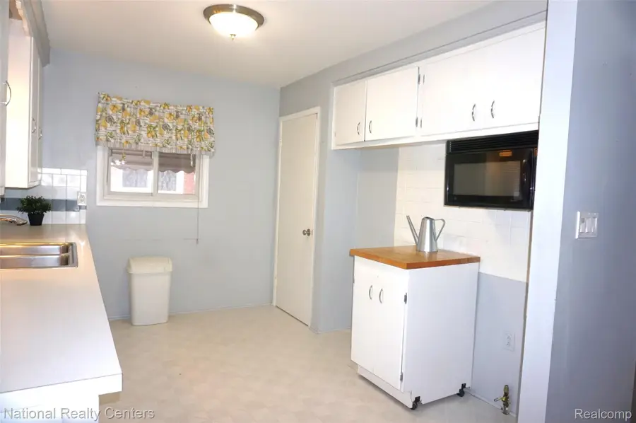 32547 Avondale Street, Westland, MI 48186 - Image #3