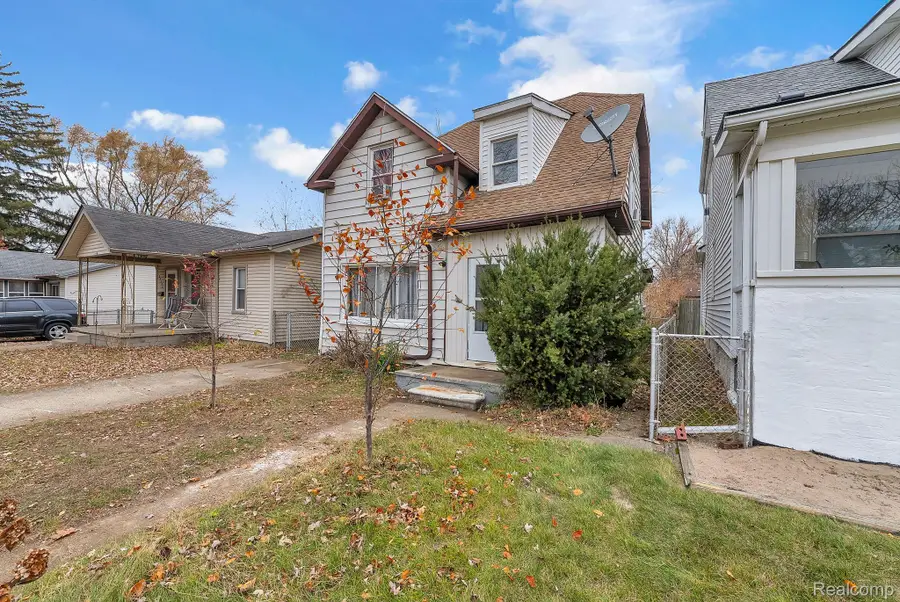 25520 New York Street, Dearborn Heights, MI 48125 - Image #2