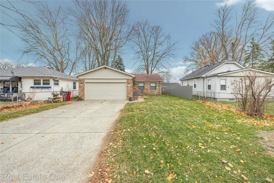 39058 Charbeneau Street, Clinton Charter Township, MI 48036 - Image #3