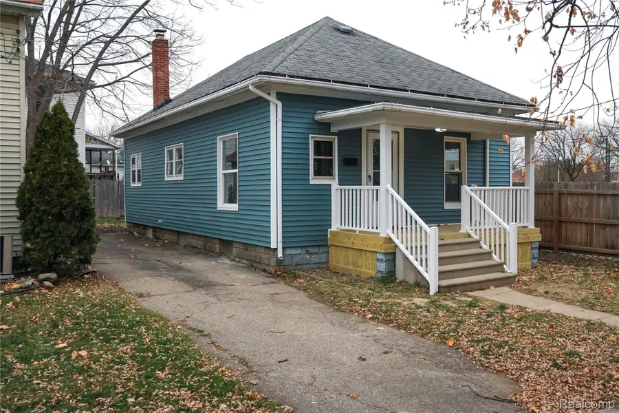 618 Clinton Street, Owosso, MI 48867 - Image #2