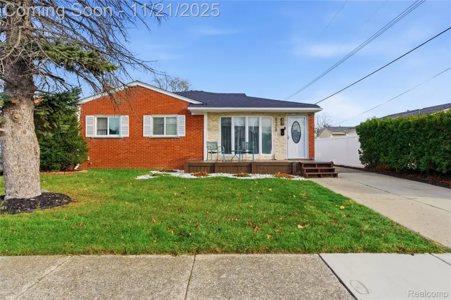 6528 Sterling Court, Garden City, MI 48135 - Image #2