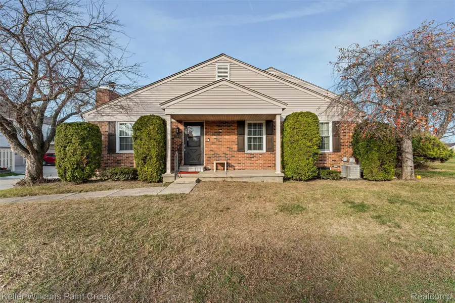 15895 Cambridge Drive, Clinton Charter Township, MI 48038 - Image #2