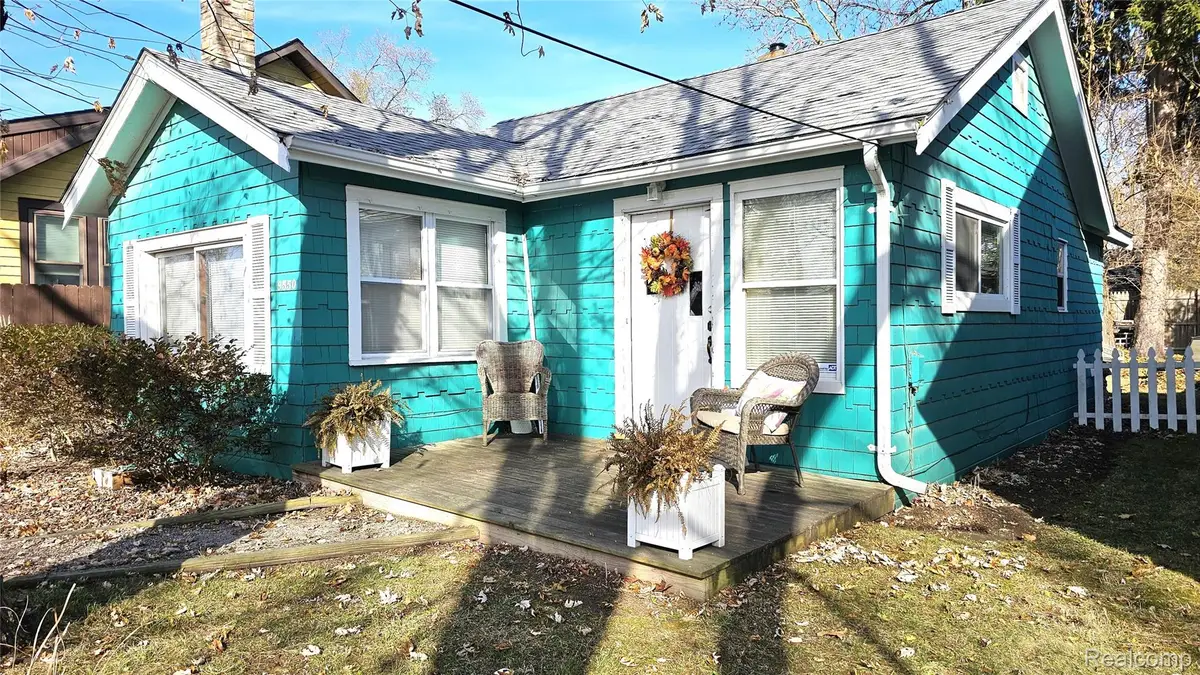 9550 Portage Lake Avenue, Pinckney, MI 48169 - Image #1