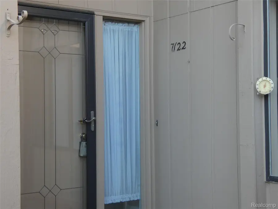 7122 Pebble Park Drive, West Bloomfield, MI 48322 - Image #3