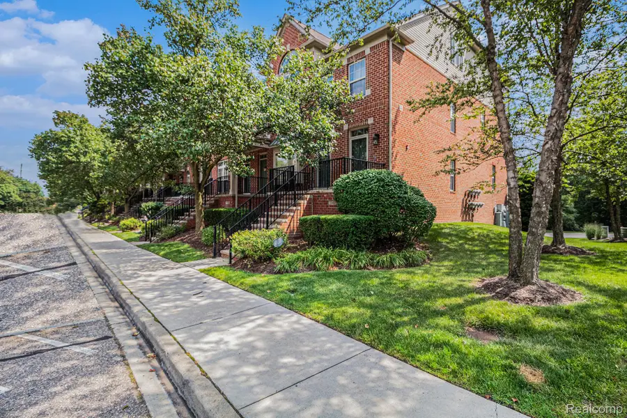 39459 Springwater Drive #48, Northville, MI 48168 - Image #2