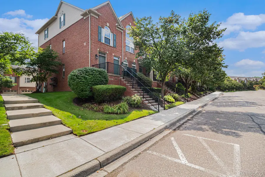 39459 Springwater Drive #48, Northville, MI 48168 - Image #3