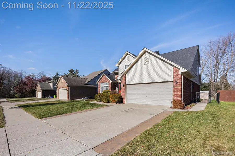 22245 Brywood Court, Clinton Charter Township, MI 48036 - Image #2