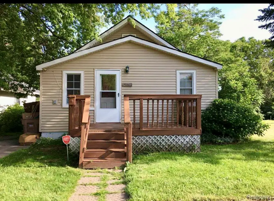 205 Hughes Avenue, Pontiac, MI 48341 - Image #2