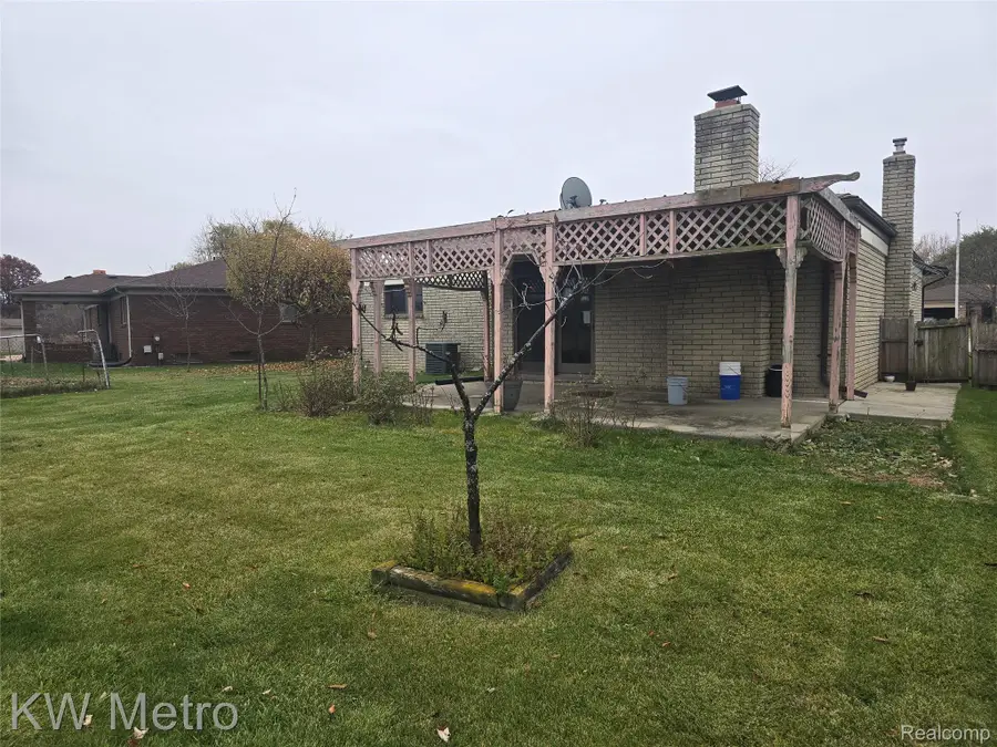 14041 Brougham Drive, Sterling Heights, MI 48312 - Image #3