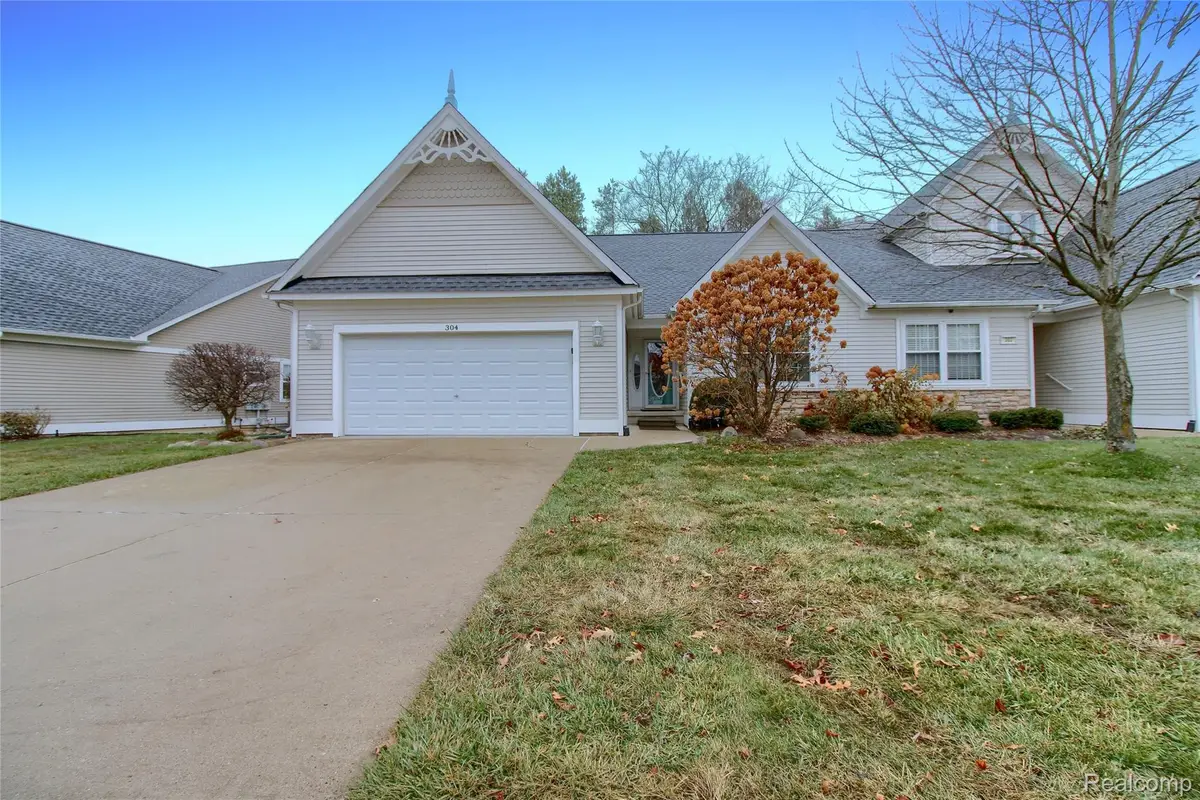 304 Victoria Park Drive #45, Howell, MI 48843 - Image #1