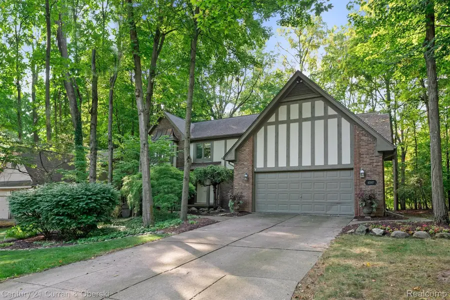 43507 Scenic Lane W, Northville, MI 48167 - Image #2