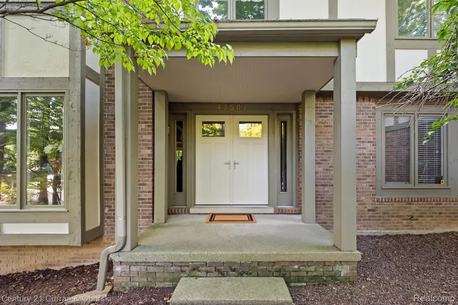 43507 Scenic Lane W, Northville, MI 48167 - Image #3
