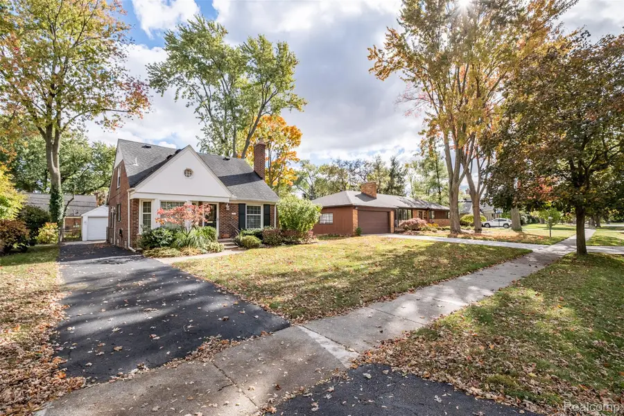 32210 Sheridan Drive, Beverly Hills, MI 48025 - Image #2