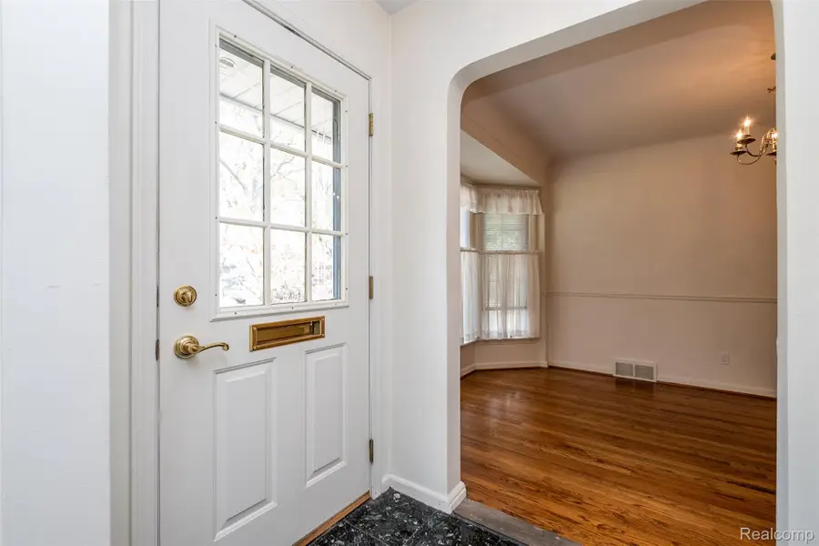 32210 Sheridan Drive, Beverly Hills, MI 48025 - Image #3