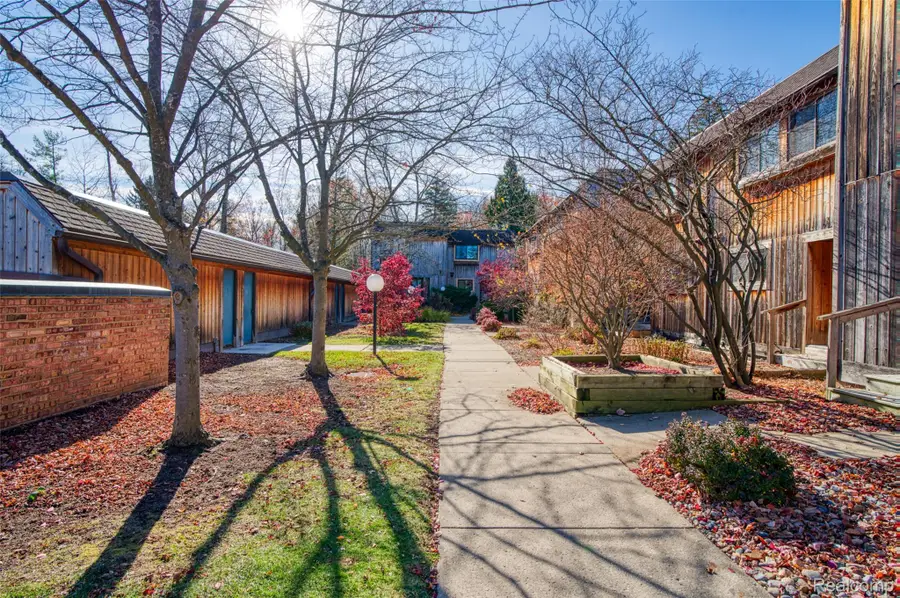 2155 Pauline Court, Ann Arbor, MI 48103 - Image #2