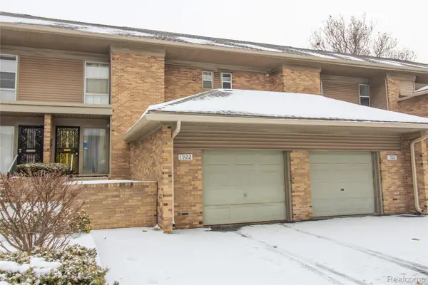 1922 Thornhill Place, Detroit, MI 48207