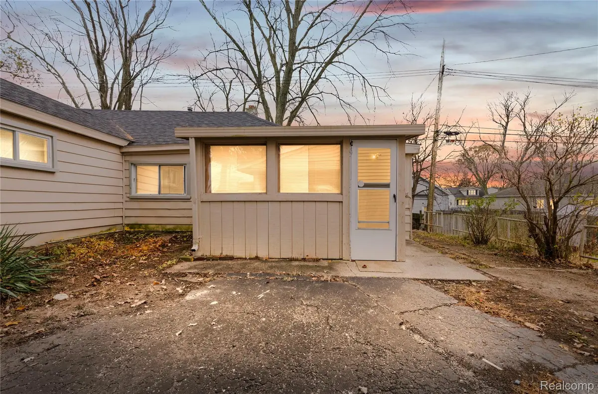 933 Myrtle Avenue, Waterford, MI 48328 - Image #1