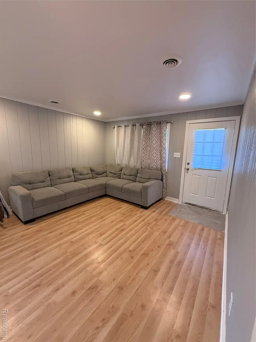 31053 Steinhauer Street, Westland, MI 48186 - Image #2