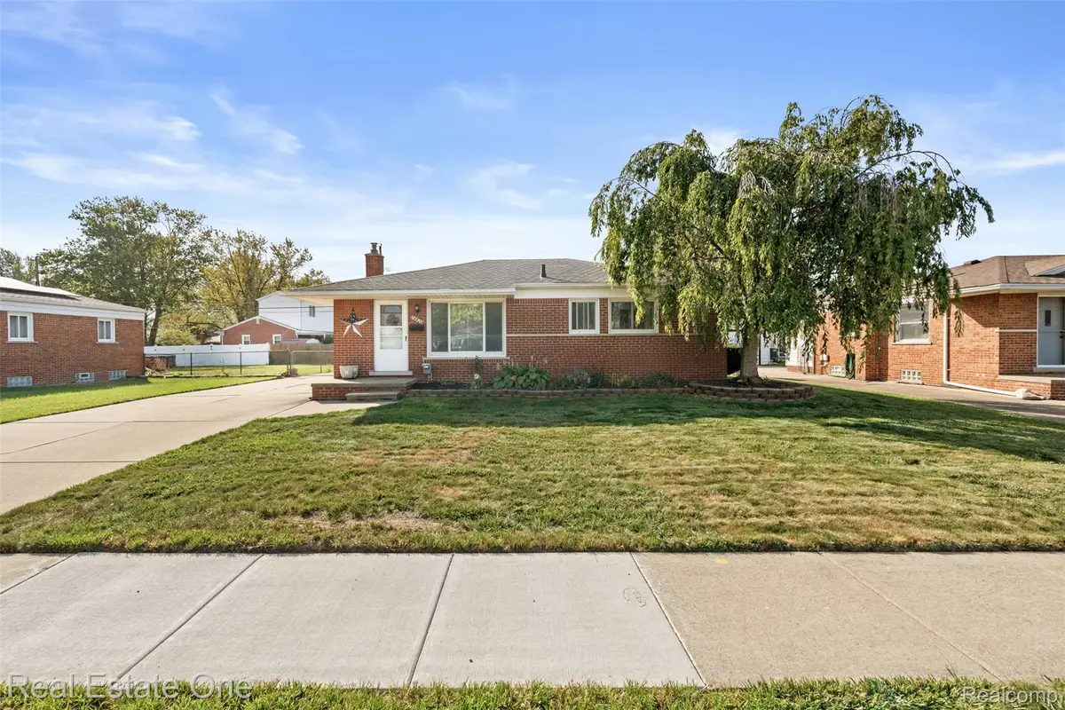 24820 Cottage Lane, Warren, MI 48089 - Image #1